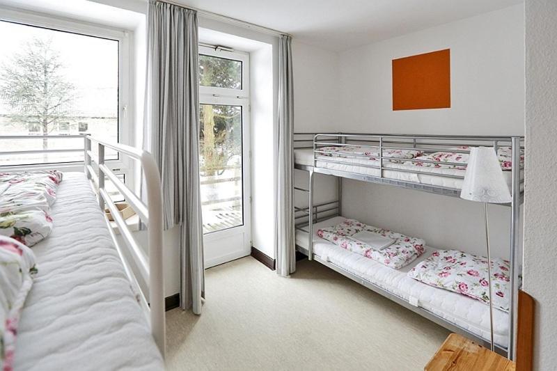 Vierbettzimmer mit Gemeinschaftsbad